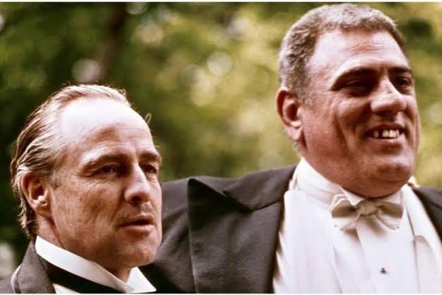 Playera Luca Brasi Sleeps with the Fishes - El Padrino